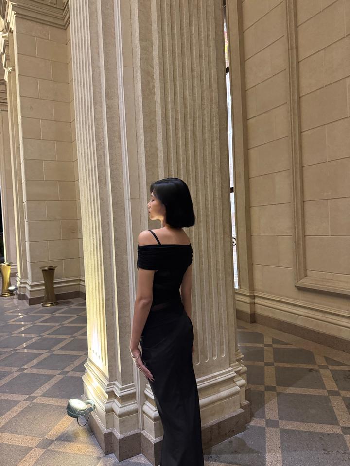 Длинное, черное платье