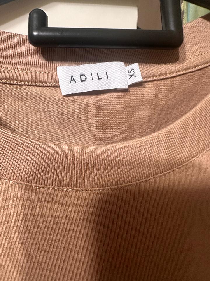Двойка Adili