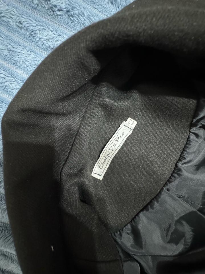 Черное пальто