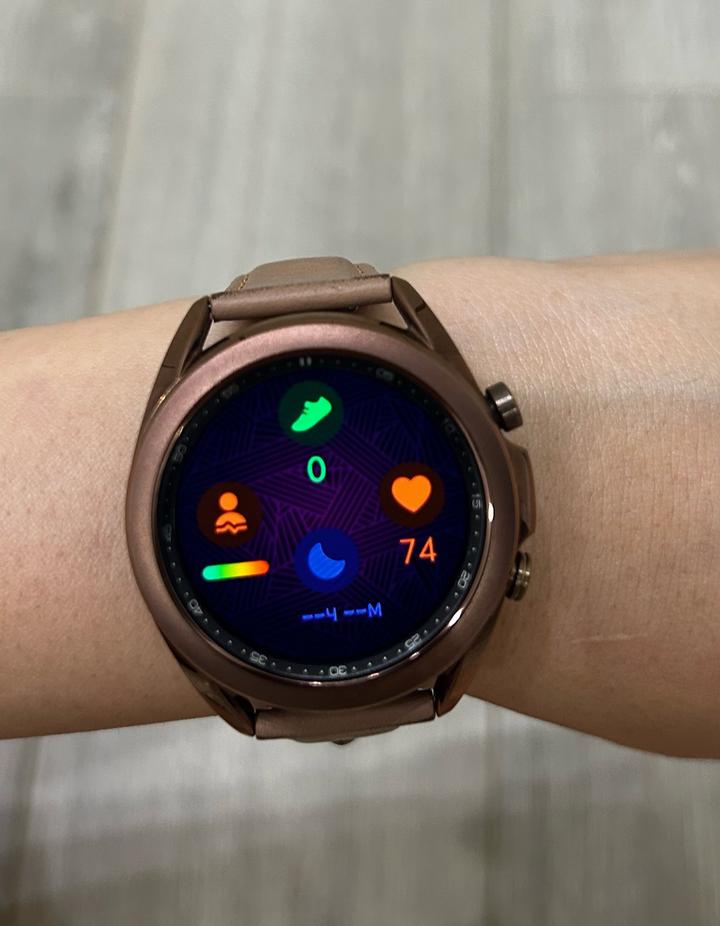 Розовые часы Samsung Galaxy Watch 3