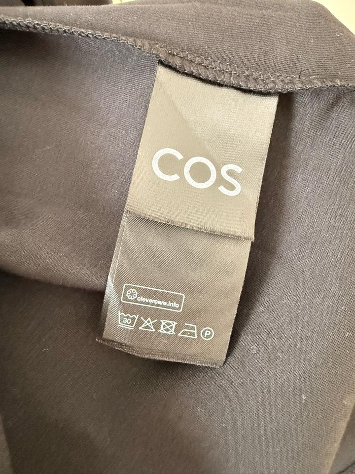 Черное платье Cos