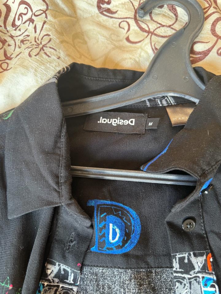 Черное платье desigual с принтом испанского художника Хавьера Марискаля