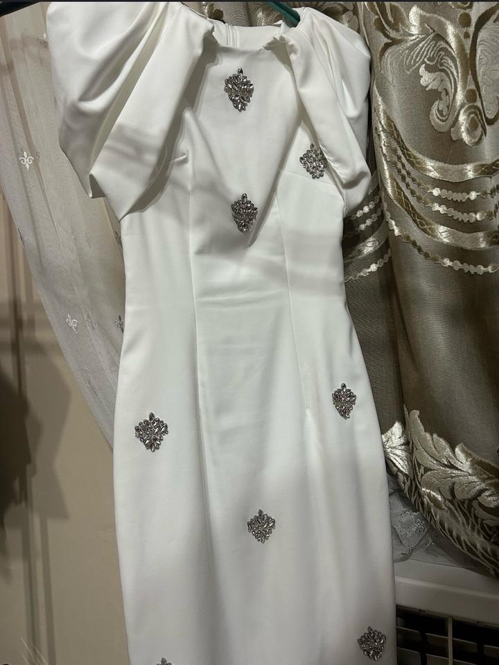 Белое платье