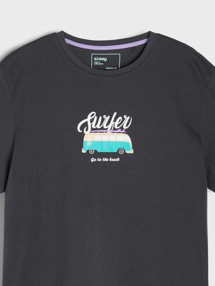 Новая футболка с этикеткой