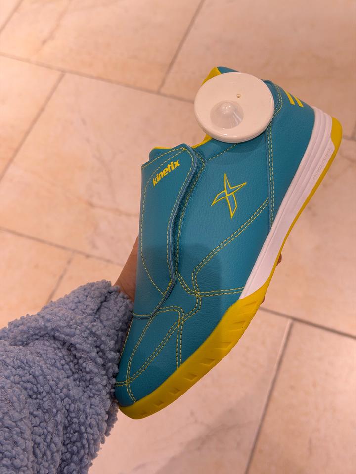 Кроссовки детские