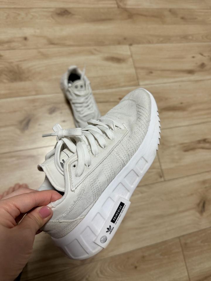 Белые кроссовки Adidas origanal