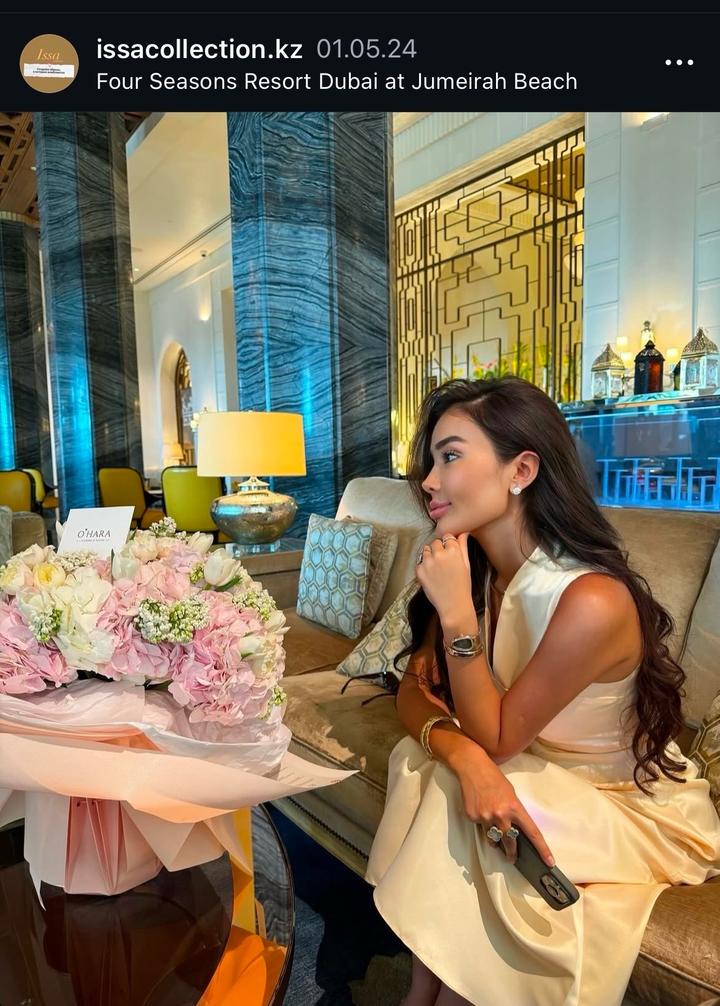 Платье от Issa Collection