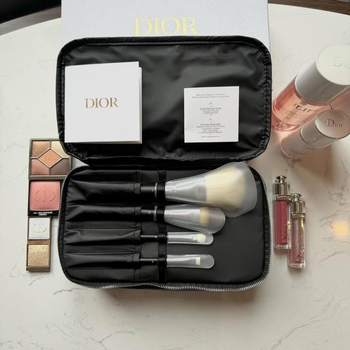 Кисти и косметичка Dior Backstage