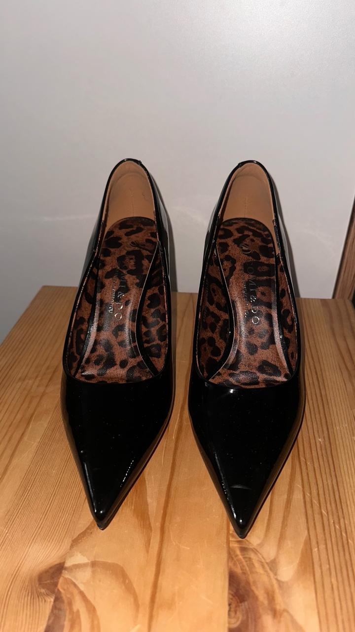 Туфли лодочки лаковые черные COMIDO