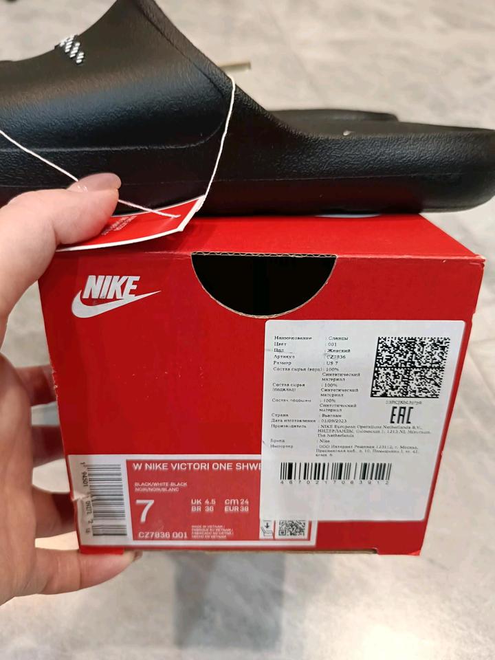 Шлёпанцы Nike UK 7, оригинал, новые