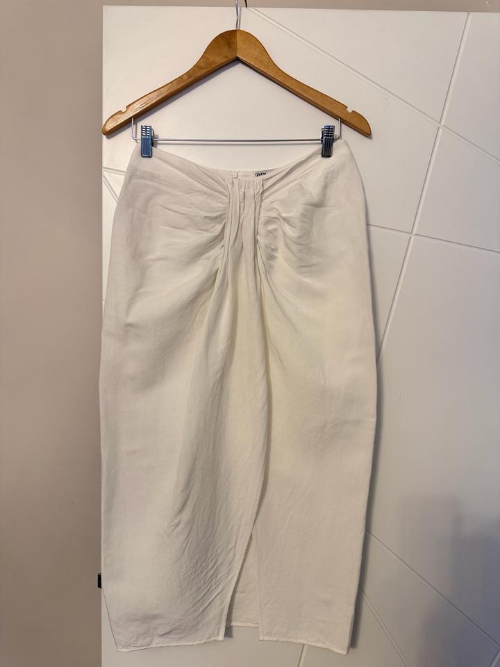 юбка Zara белого цвета