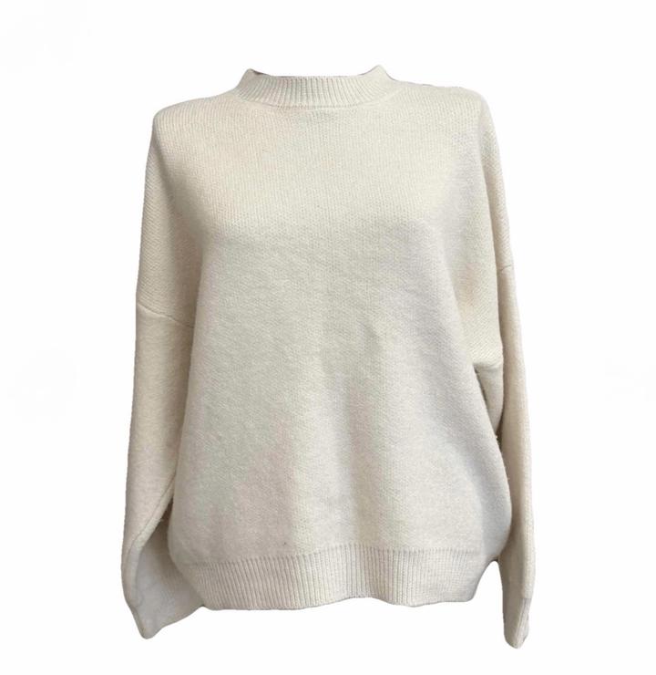 Белый свитер