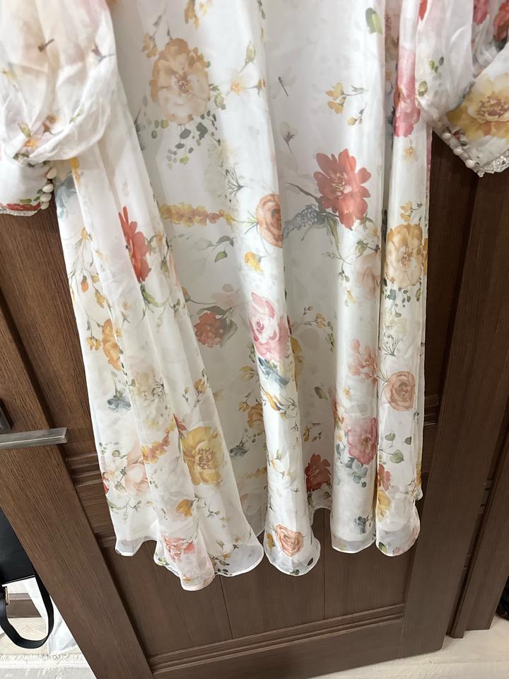 Шикарное платье ,нежное