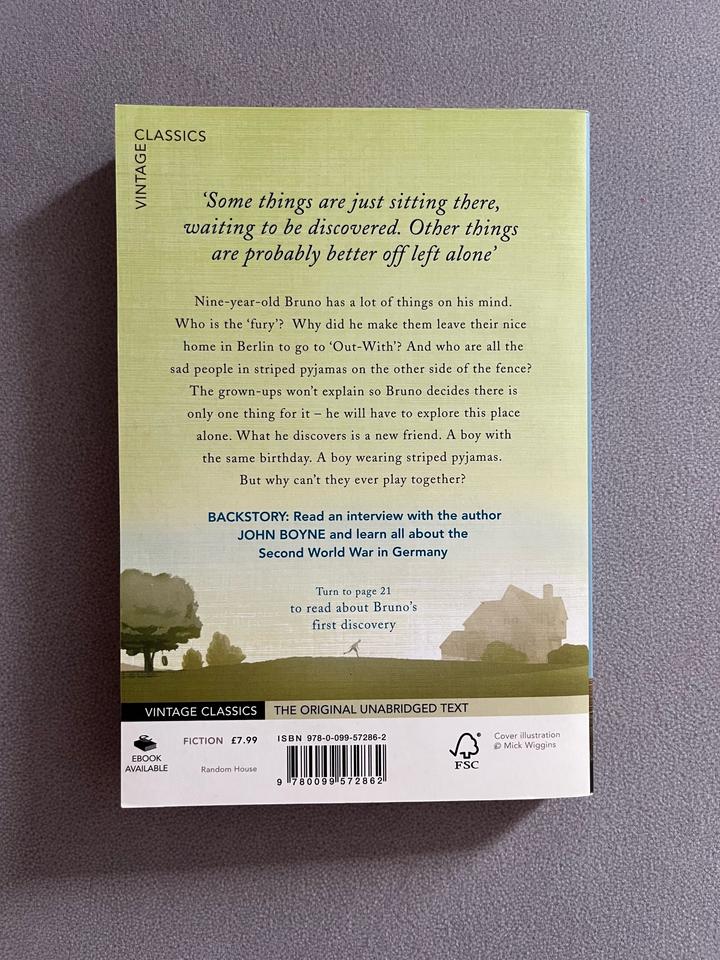Книга на английском языке “The Boy in the striped pyjamas” John Boyne