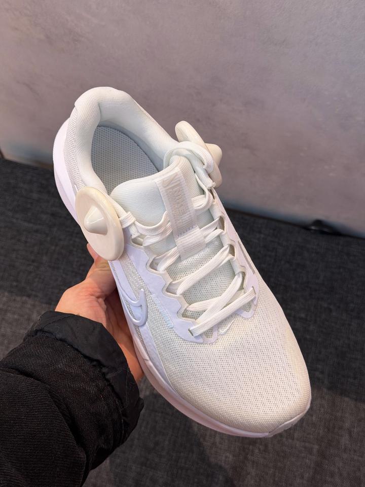 Женские кроссовки от Nike