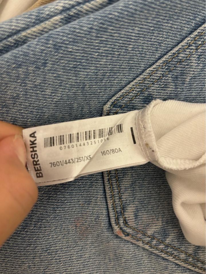 Белая кофта Bershka