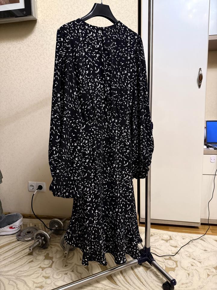 Черное платье в цветочек Lichi