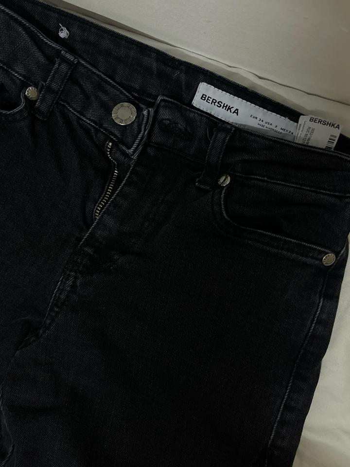 Джинсы Bershka