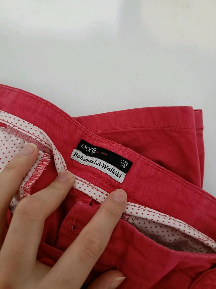 Розовые джинсы