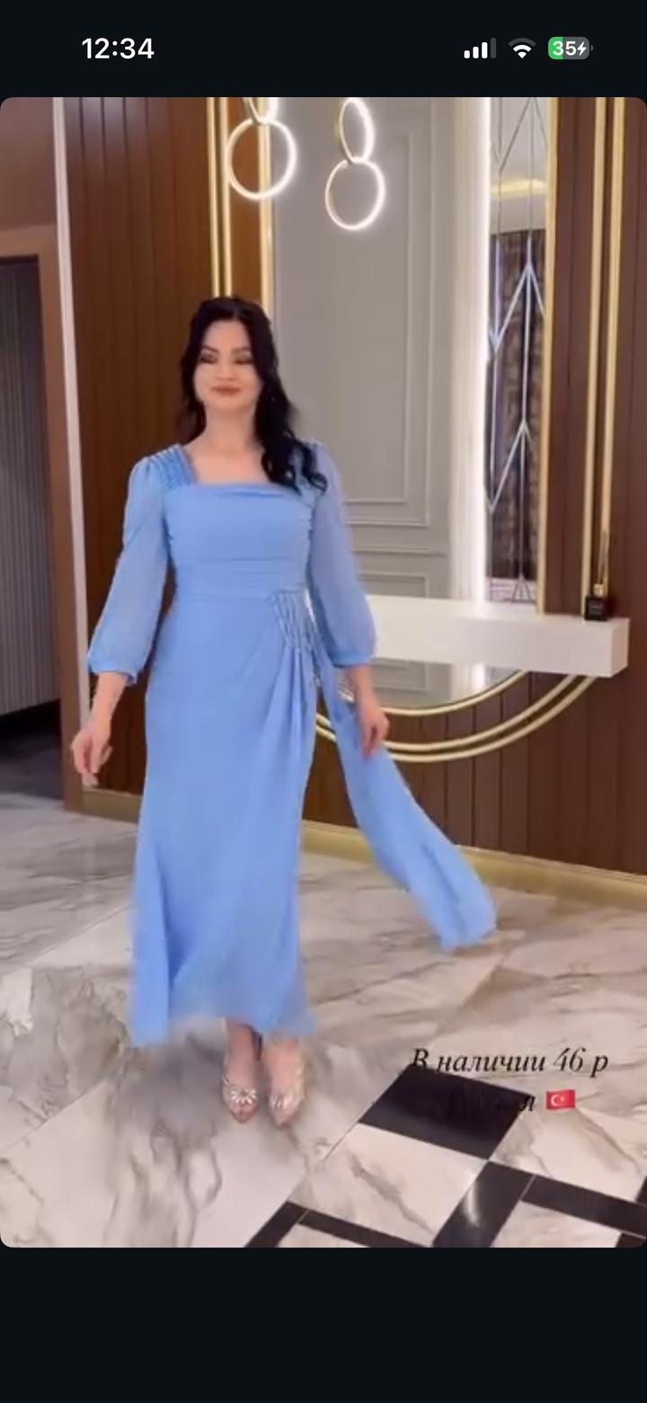 Голубое нарядное платье