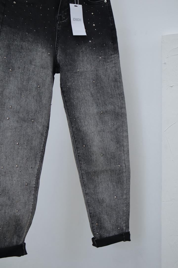 Джинсы mom с стразами