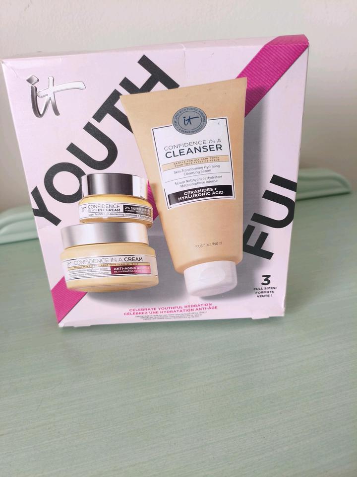 Набор Celebrate yuoth full от американского бренда IT cosmetics