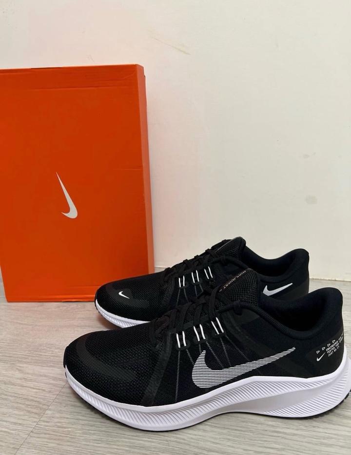 Беговые кроссовки Nike Quest 4