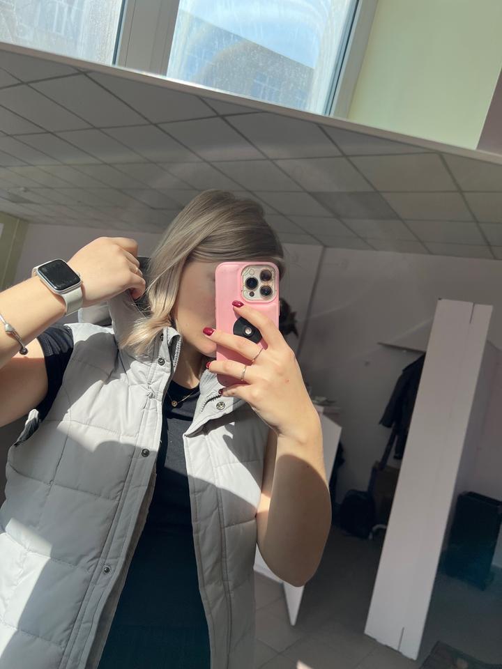 Серая жилетка