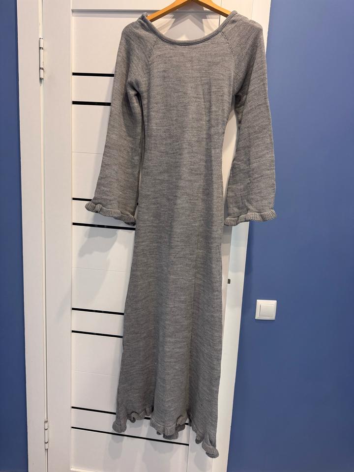 Серое платье