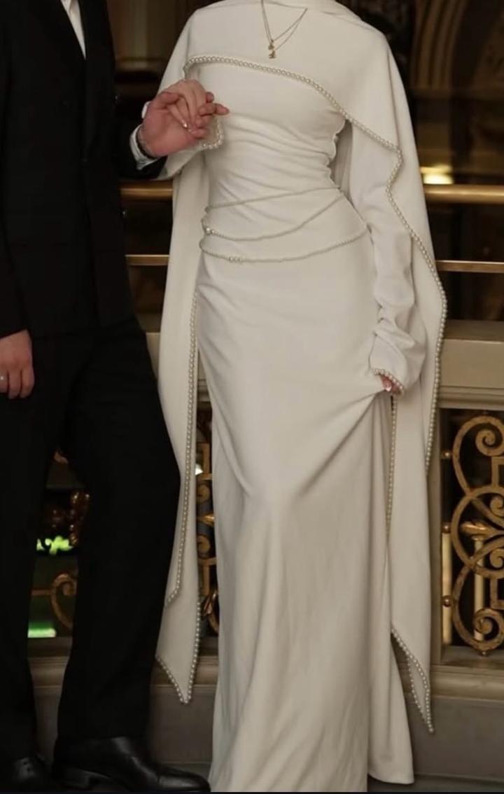 Платье на никах