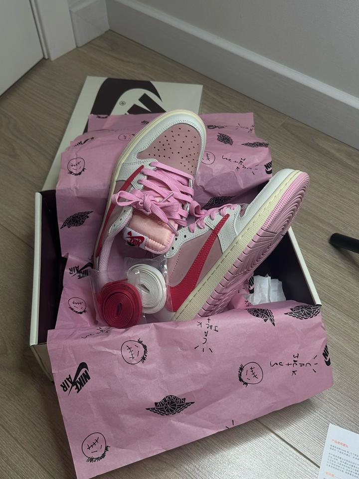Кроссовки Travis Scott x Air Jordan 1 Low OG 'Shy Pink