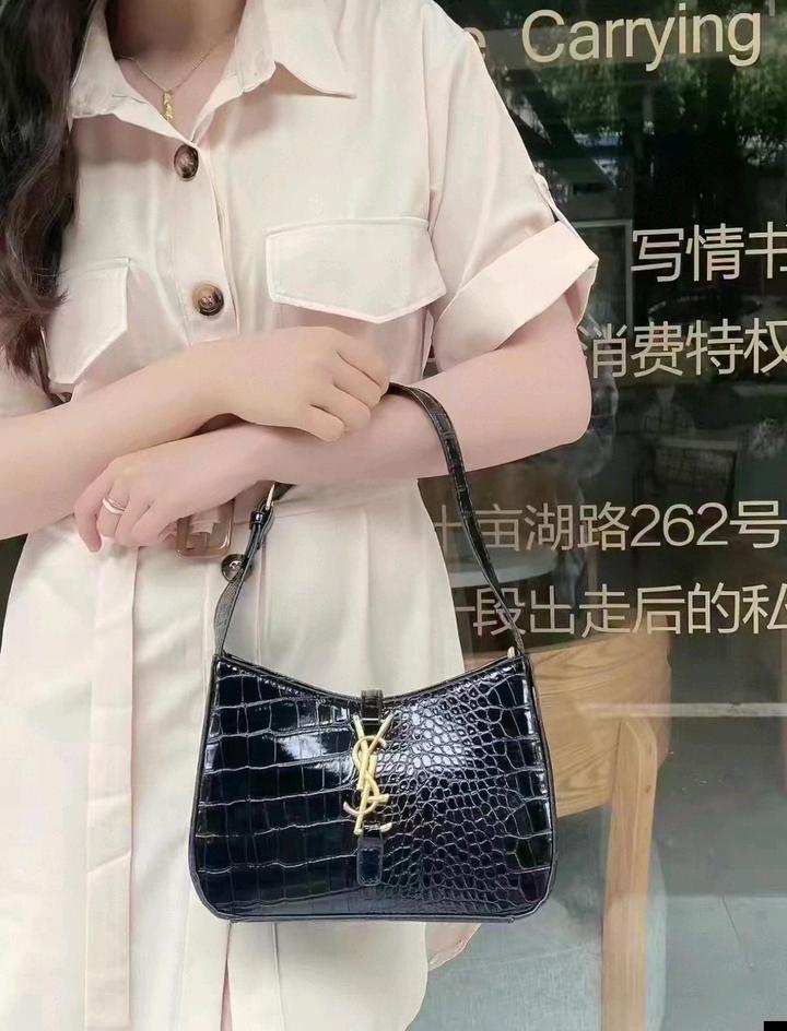 Сумка-Хобо Saint Laurent Le 5À7 ( Крокодилий узор )