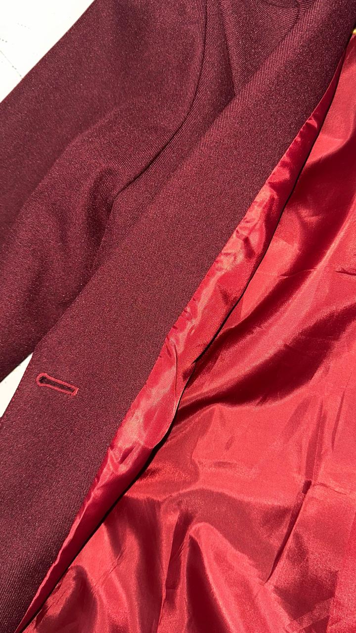 Бордовый пиджак