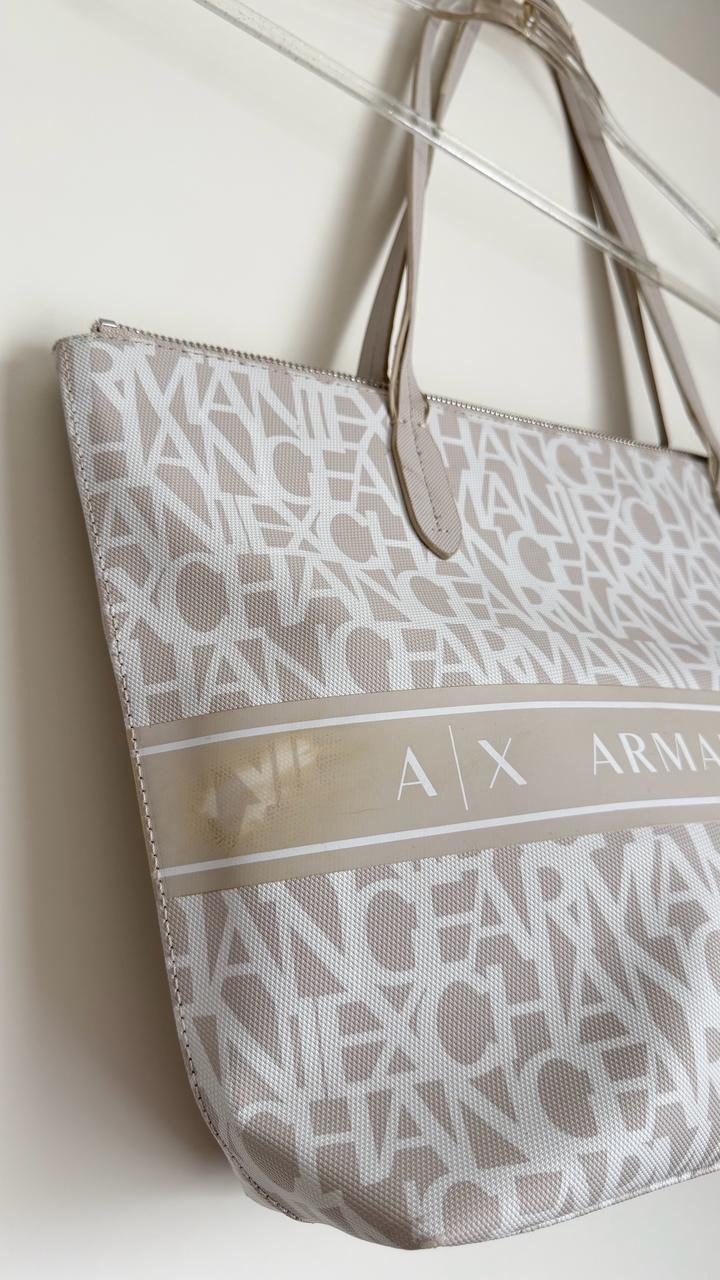 Розовая сумка Armani Exchange