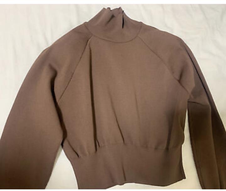 Зара ТРИКОТАЖНЫЙ ТОП С ВЫСОКИМ ВОРОТНИКОМ И ПОДПЛЕЧНИКАМИ