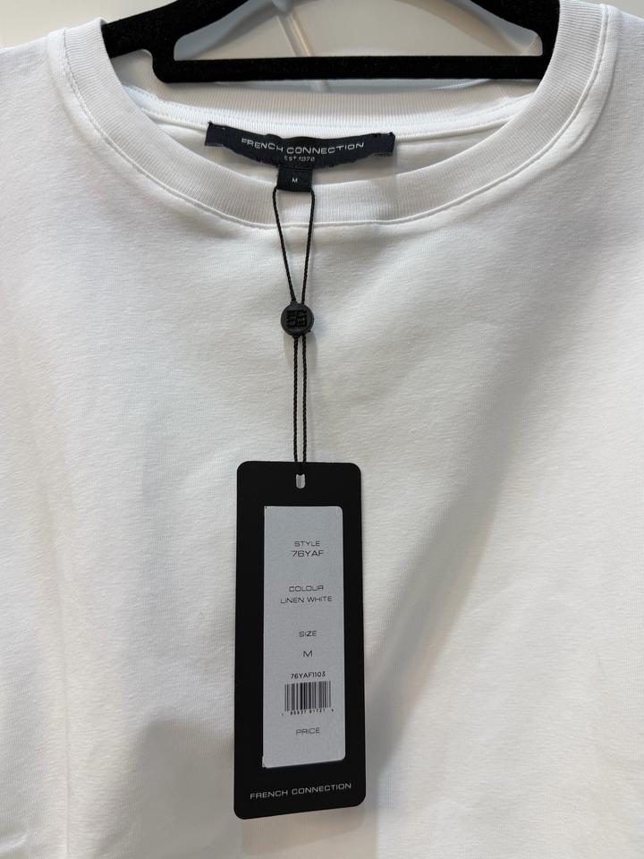 Белая футболка новая