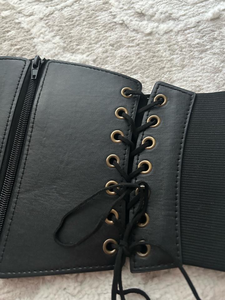 Черный корсет