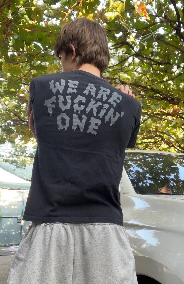 Футболка we are fuckin one