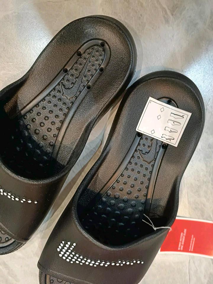 Шлёпанцы Nike UK 7, оригинал, новые