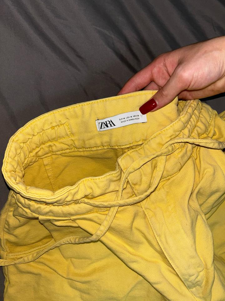 Желтые шорты Zara💛