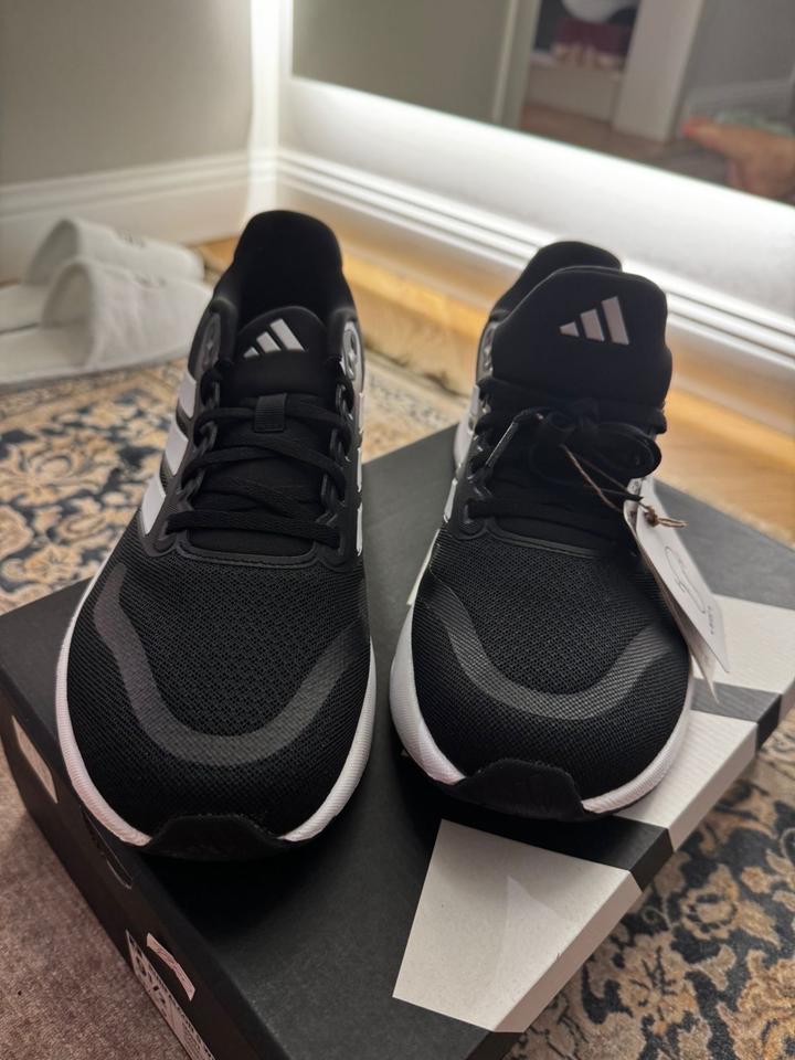 Женские кроссовки adidas