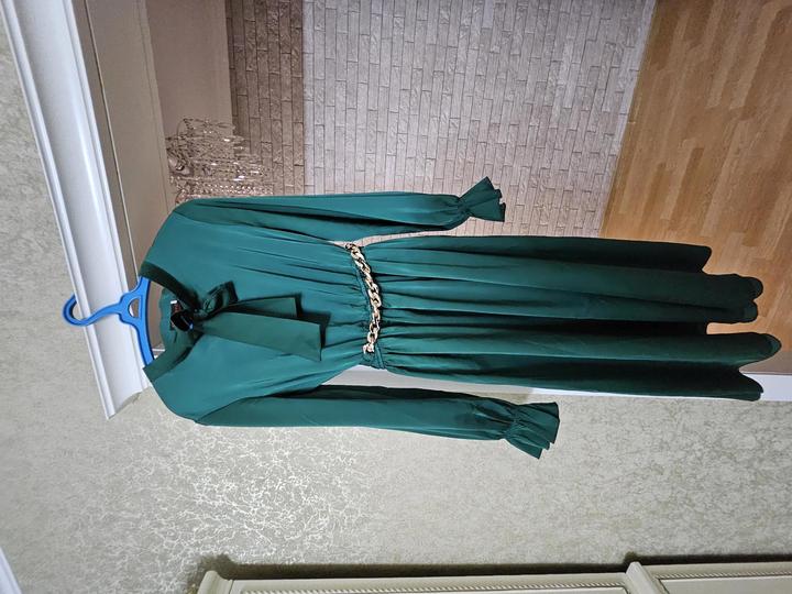 изумрудное платье