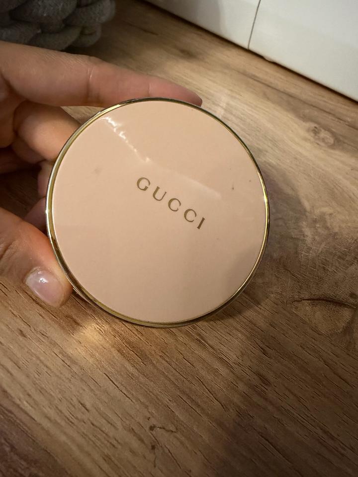 Gucci powder