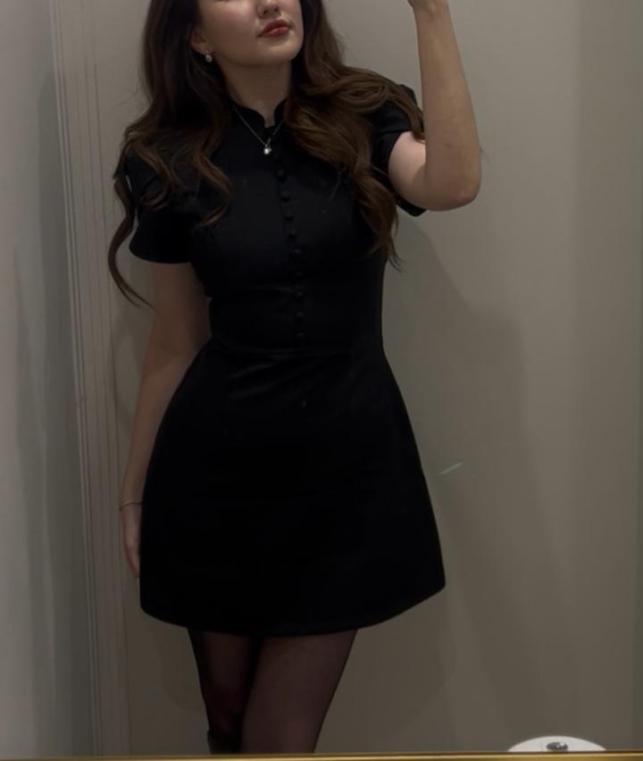 Черное мини платье
