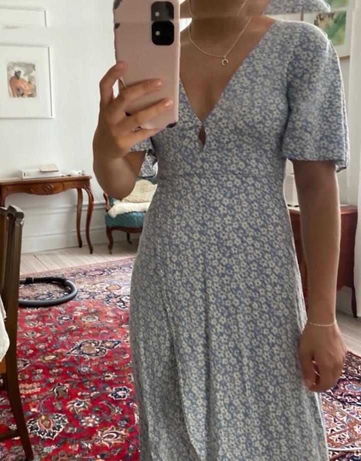 голубое платья от pull and bear