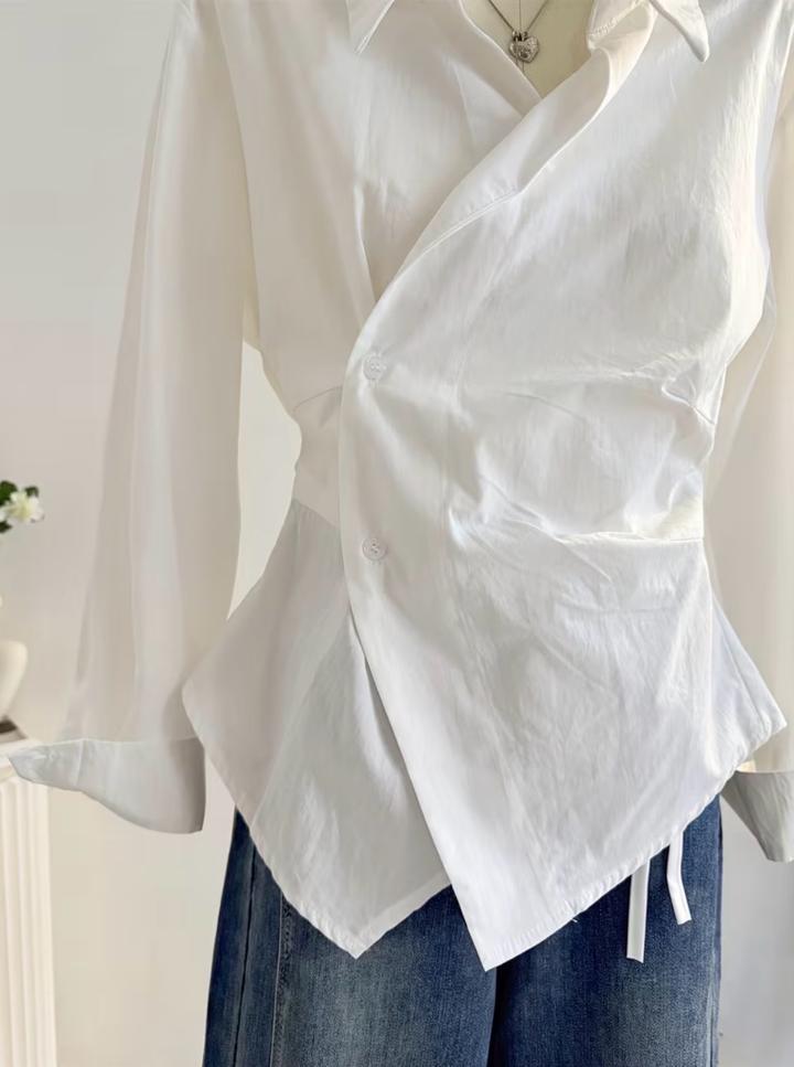 Белая рубашка с длинным рукавом