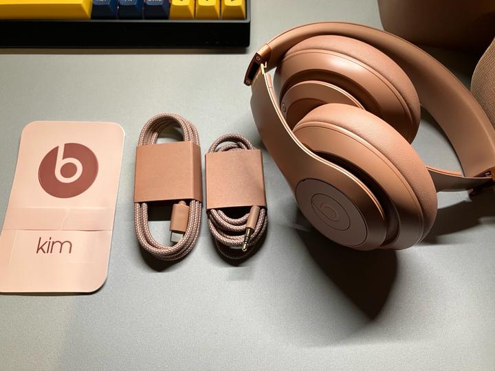 Beats Studio pro x Kim Kardashian