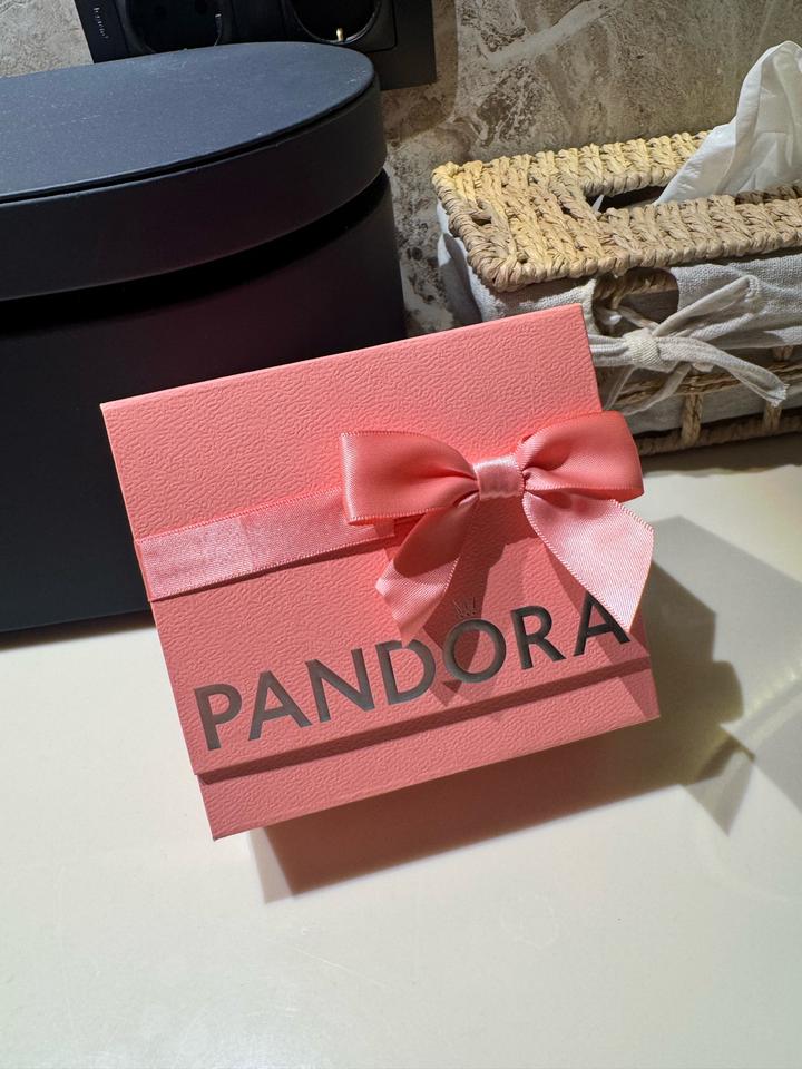Продам браслет Pandora