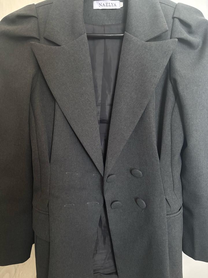 Серый пиджак