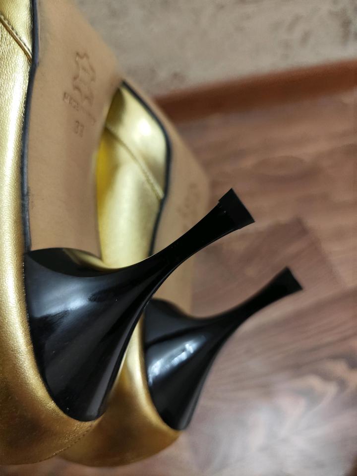 Итальянская обувь в золотистом цвете Оригинал.